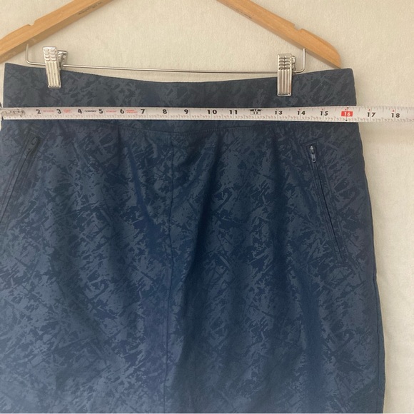 Orvis Women’s Embossed Pull on Skort Shattered Glass Blue Sz L - Picture 7 of 15